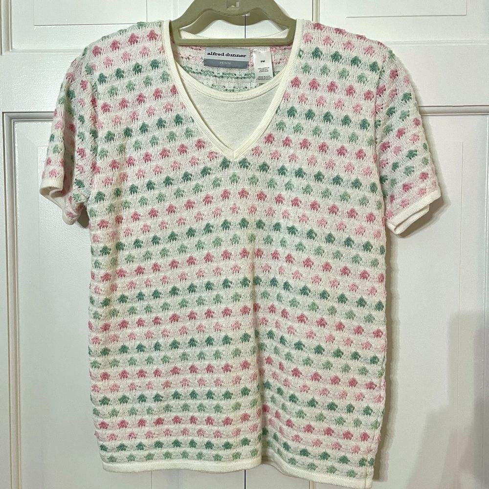 Alfred Dunner Sweater Knit V-Neck Top Pink Green Floral Pattern Short Sleeve PM